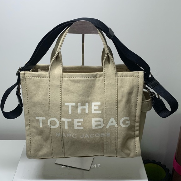 Marc Jacobs Handbags - Marc Jacobs The Tote Bag - Medium Size